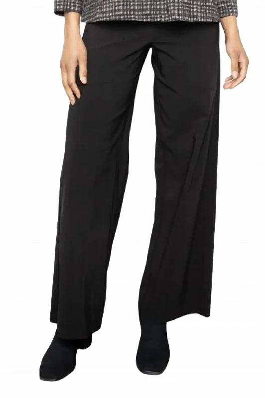 Women's Solid City Pant In Black